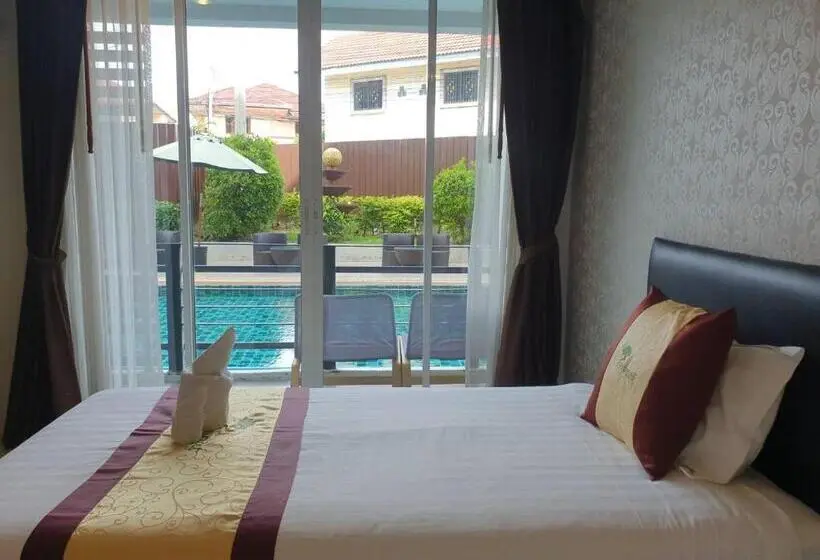 プールの見えるスーペリアルーム, Retreat Resort Pattaya