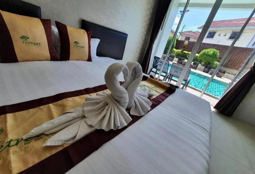 プールの見えるスーペリアルーム, Retreat Resort Pattaya