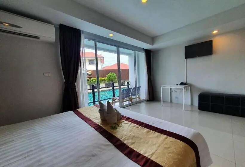 プールの見えるスタンダードトリプルルーム, Retreat Resort Pattaya
