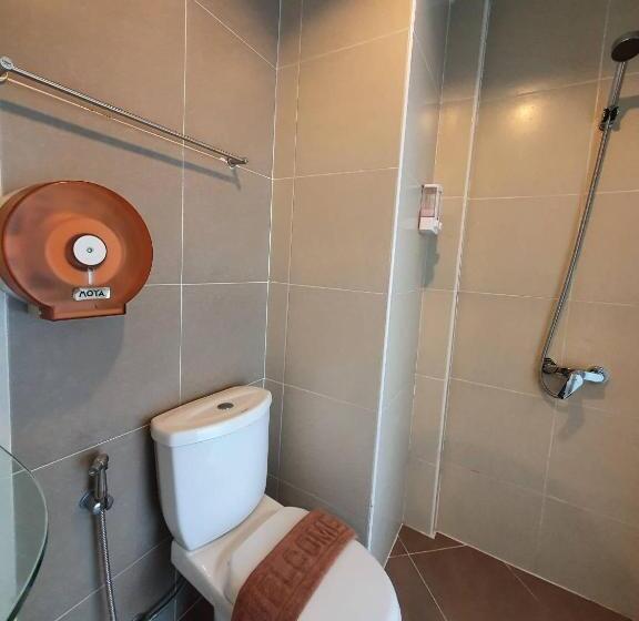 스탠다드 트리플 룸 풀장 전망, Retreat Resort Pattaya