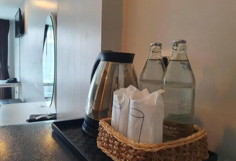 プールの見えるスタンダードトリプルルーム, Retreat Resort Pattaya