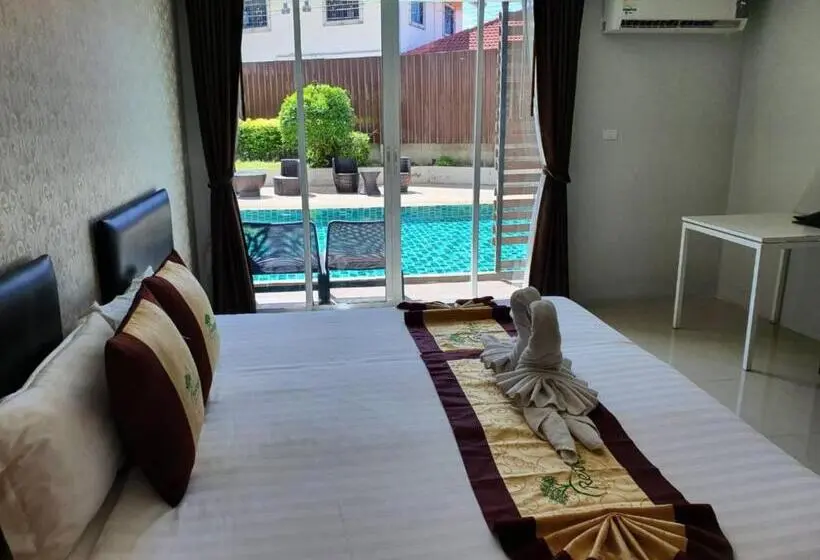 プールの見えるスーペリアルーム, Retreat Resort Pattaya