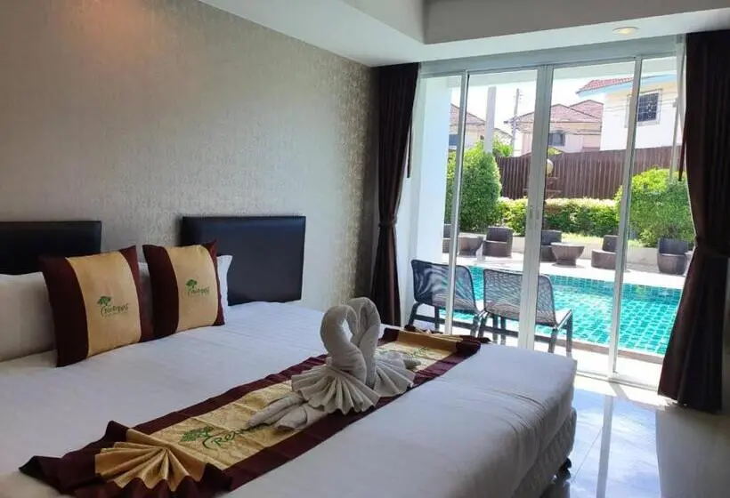 プールの見えるスーペリアルーム, Retreat Resort Pattaya