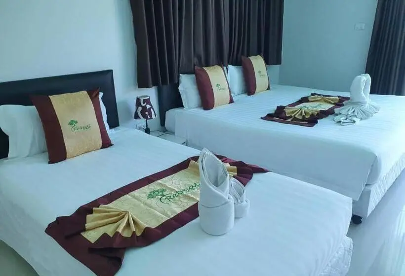 プールの見えるスタンダードトリプルルーム, Retreat Resort Pattaya