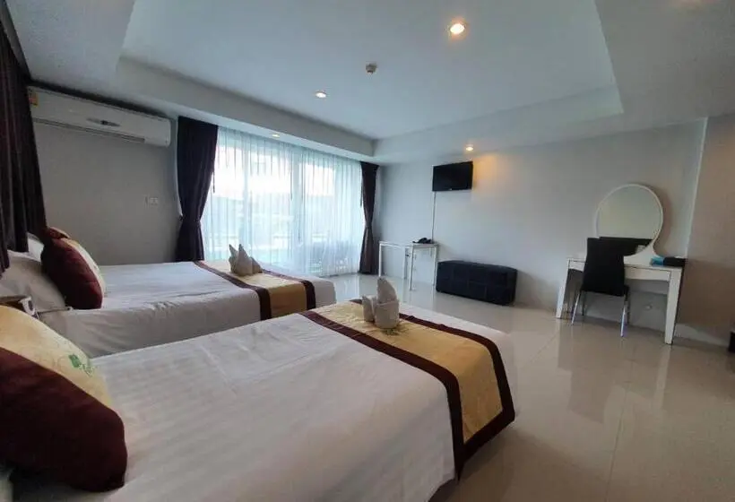 プールの見えるスタンダードトリプルルーム, Retreat Resort Pattaya