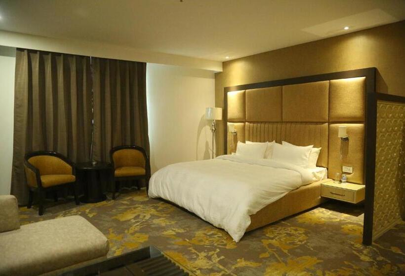 带城市景观的套间, Harmony Inn