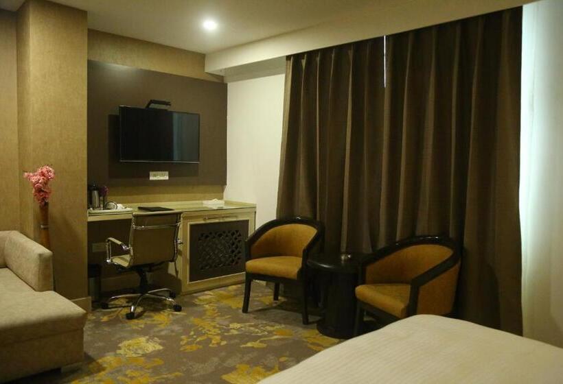 带城市景观的套间, Harmony Inn