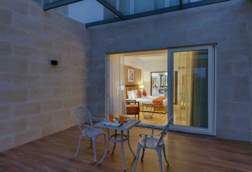 クラブルーム, The Fern Residency, Satara Maharashtra