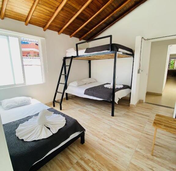 חדר משפחתי, La Madriguera