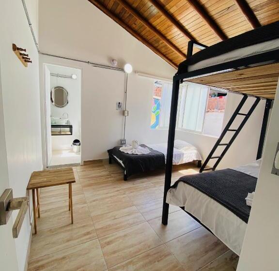 חדר משפחתי, La Madriguera