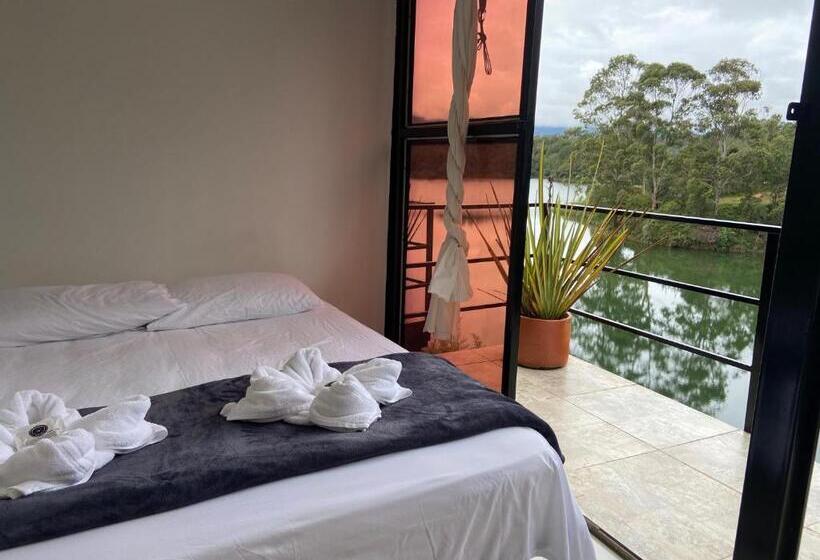 בקתה סטנדרטית, La Madriguera