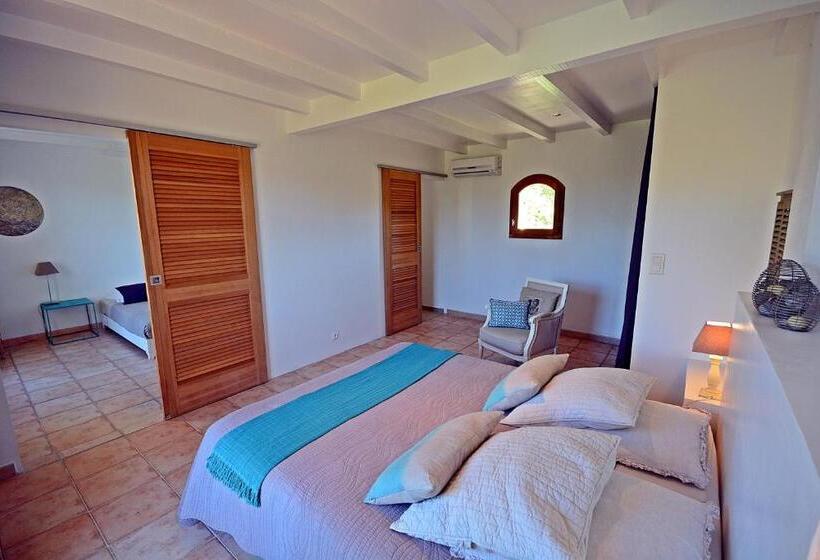 プールの見えるスタンダードトリプルルーム, Mas Les Fleurs D’hilaire