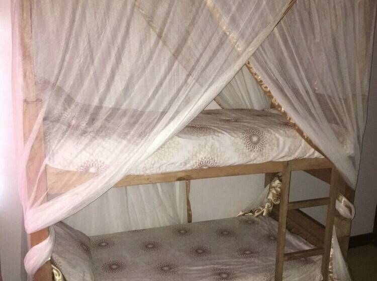 공동 객실, Footprints Hostel