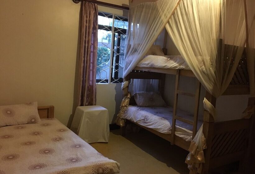 공동 객실, Footprints Hostel