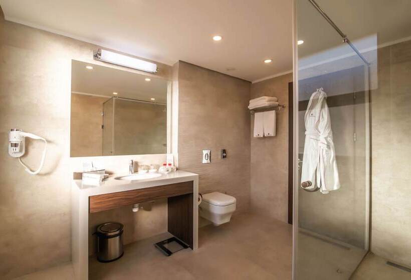 주니어 스위트, Ramada Hotel & Suites By Wyndham Yerevan