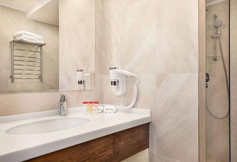 주니어 스위트, Ramada Hotel & Suites By Wyndham Yerevan