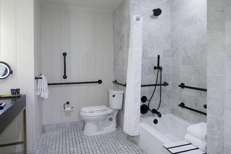 스탠다드 룸 킹사이즈 침대, Ramada Hotel & Suites By Wyndham Yerevan