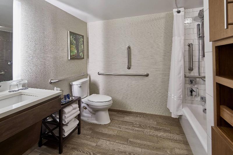 스탠다드 룸 킹사이즈 침대, Ramada Hotel & Suites By Wyndham Yerevan