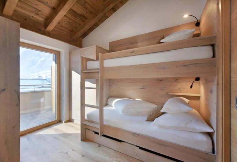 آپارتمان خانوادگی, Mountain Hotel Luis