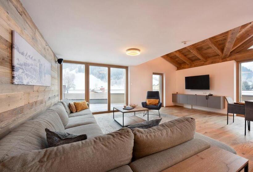 آپارتمان خانوادگی, Mountain Hotel Luis