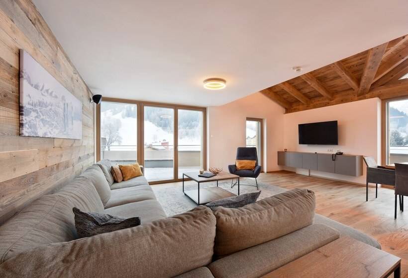 آپارتمان خانوادگی, Mountain Hotel Luis