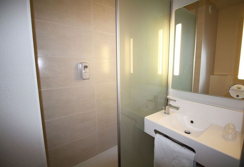 Номер Стандарт Трехместный, B&b Hotel Montélimar Sud
