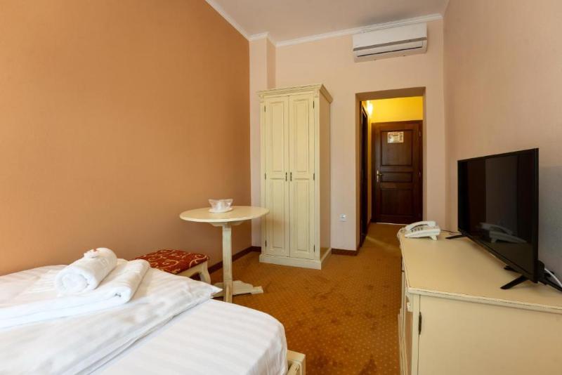 Номер Стандарт Трехместный, B&b Hotel Montélimar Sud