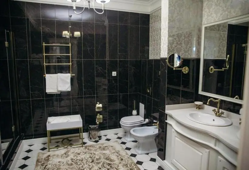 اتاق لوکس با بالکن, Royal Bv