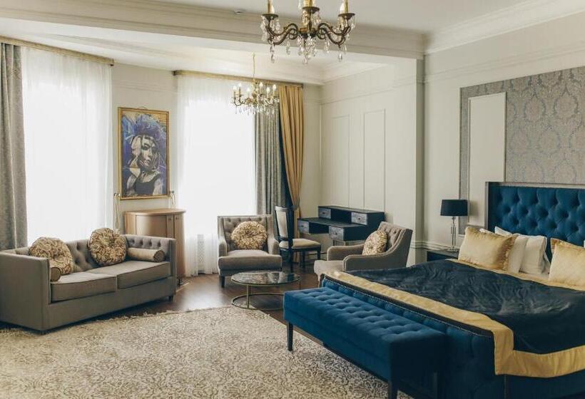 Deluxe Room with Balcony, Royal Bv