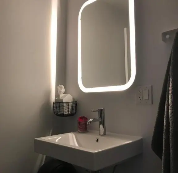 اتاق ساده سه‌ نفره, Modern Guesthouse Ironbound Newark With Kitchen Fasttraintonyc Onestoptoairport