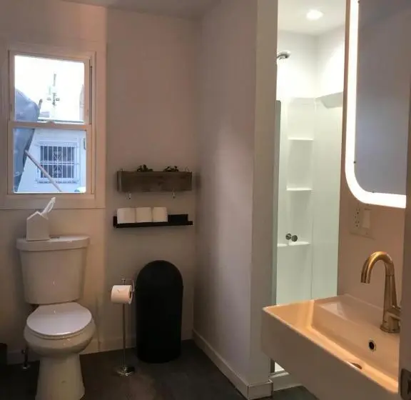 اتاق ساده سه‌ نفره, Modern Guesthouse Ironbound Newark With Kitchen Fasttraintonyc Onestoptoairport