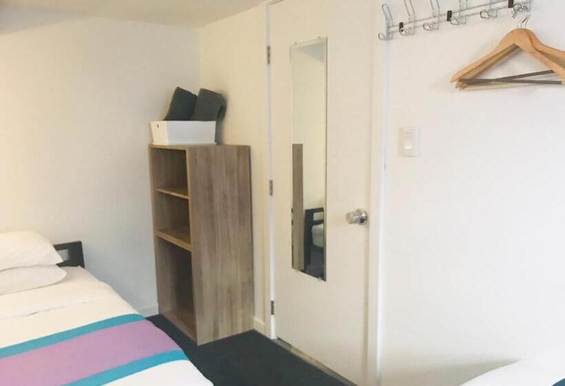 Standard room with outdoor bath, Modern Guesthouse Ironbound Newark With Kitchen Fasttraintonyc Onestoptoairport