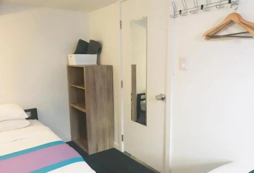 Standard room with outdoor bath, Modern Guesthouse Ironbound Newark With Kitchen Fasttraintonyc Onestoptoairport