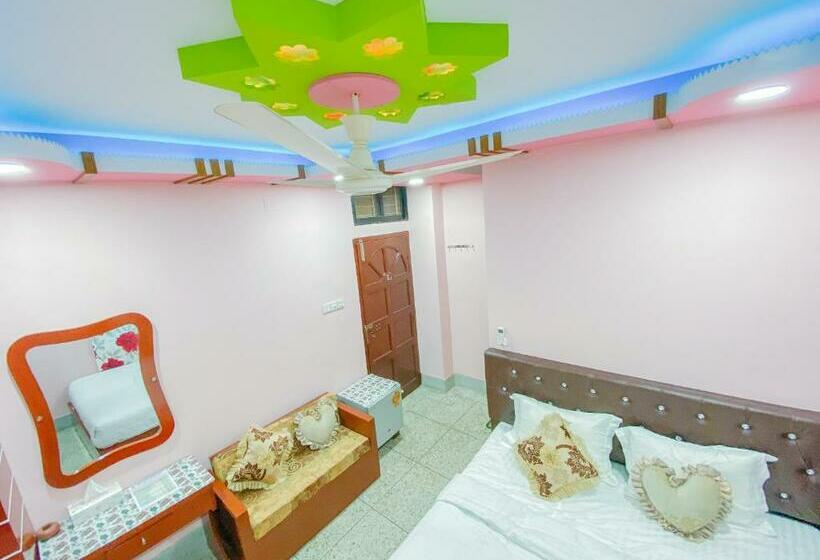 اتاق سوپریور, As Shams International