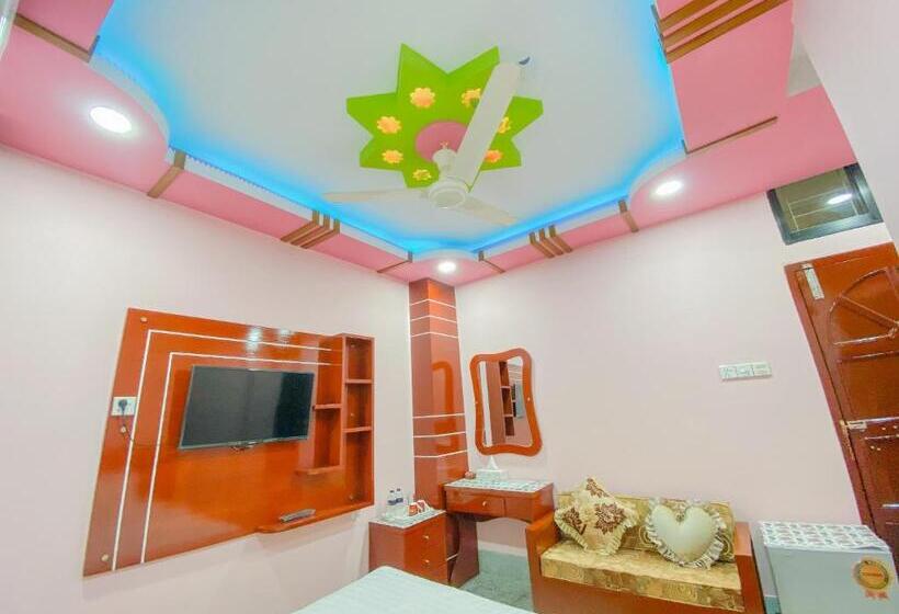 Номер Superior, As Shams International