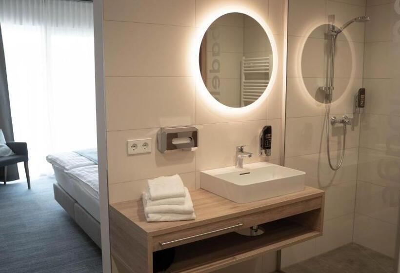 חדר סטנדרט עם מרפסת, Donau Lodge