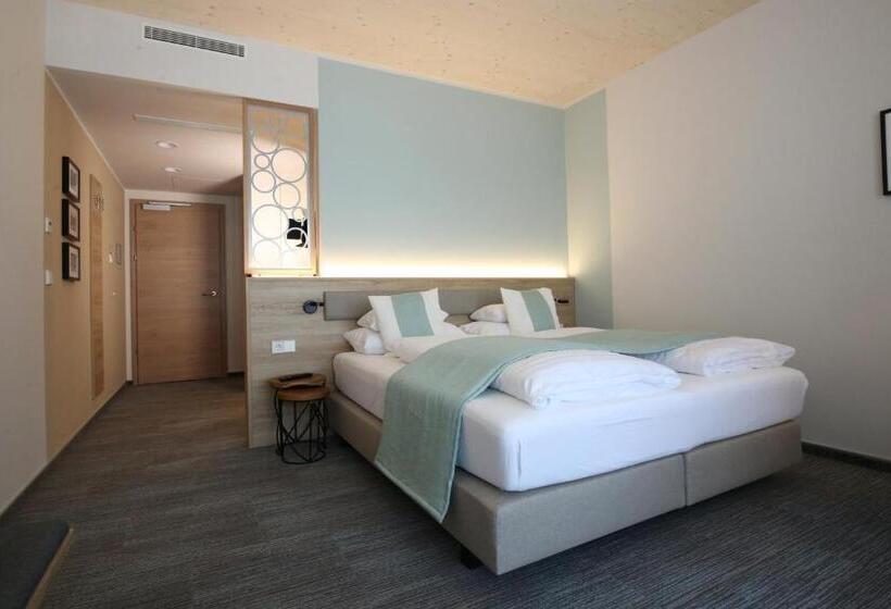 חדר סטנדרט עם מרפסת, Donau Lodge