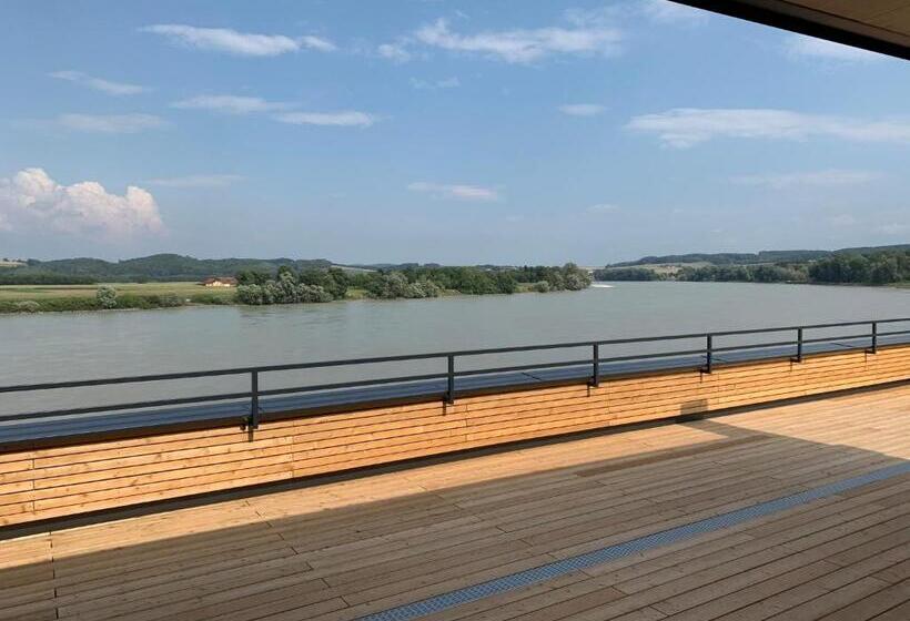 סוויטה עם טרסה, Donau Lodge