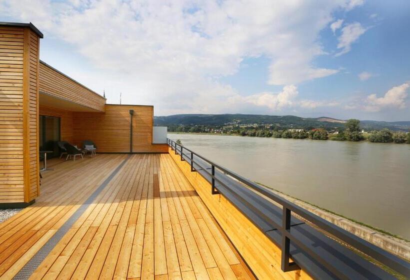 Люкс с Террасой, Donau Lodge