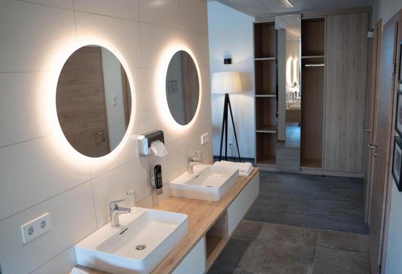 סוויטה עם טרסה, Donau Lodge