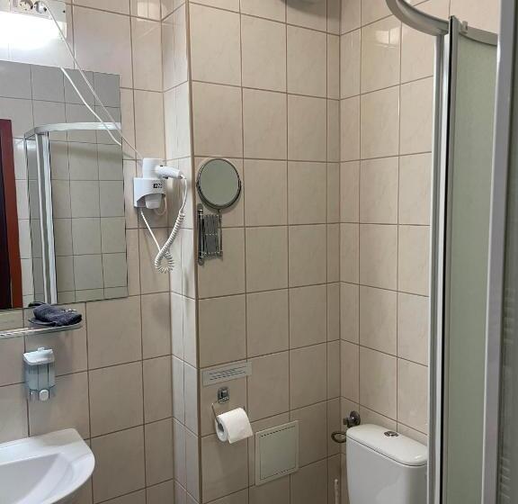 חדר סטנדרט יחיד, Hunor