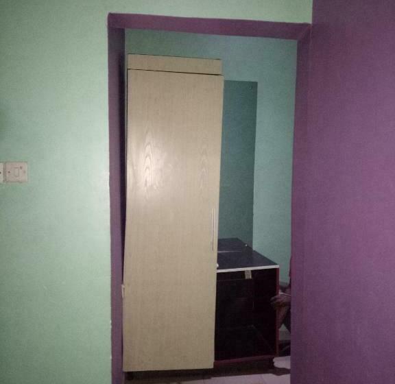 اتاق اکونومی, Pulville Boulevard