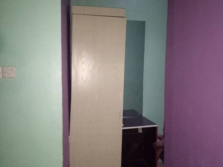 اتاق اکونومی, Pulville Boulevard