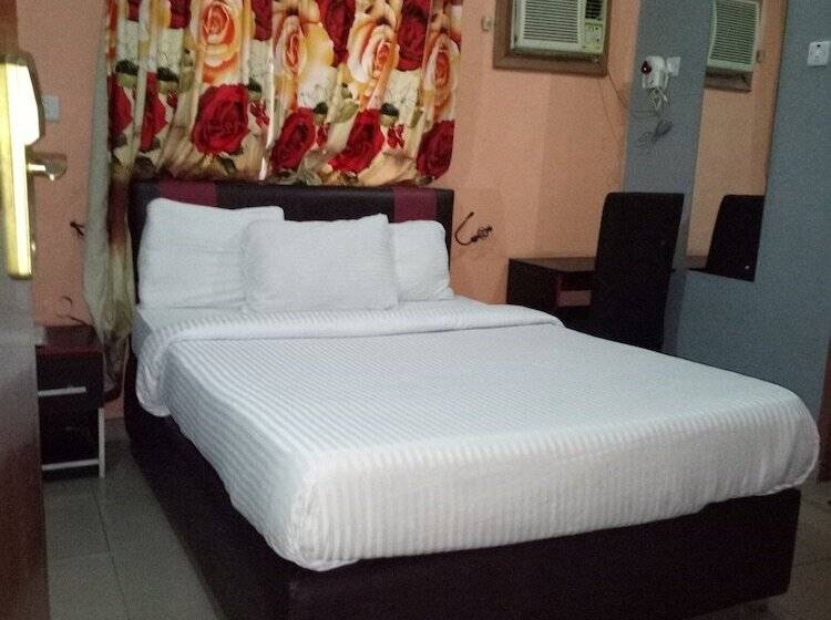 اتاق لوکس, Pulville Boulevard