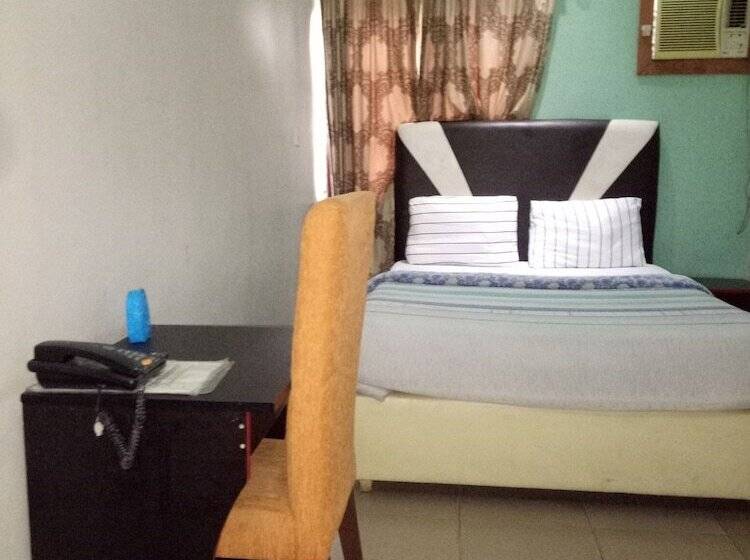 اتاق لوکس, Pulville Boulevard