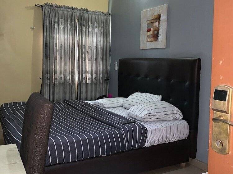 اتاق لوکس, Pulville Boulevard