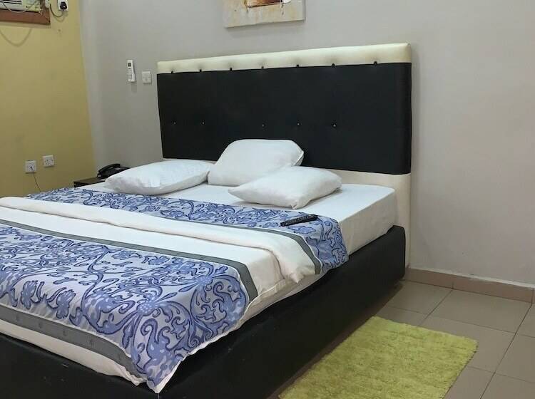 اتاق لوکس, Pulville Boulevard