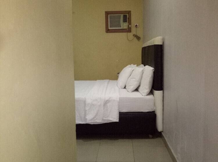 اتاق لوکس, Pulville Boulevard