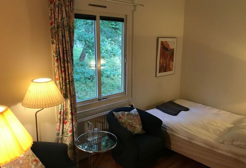 基本间, Ewa & Maude Hotel Aston Villa