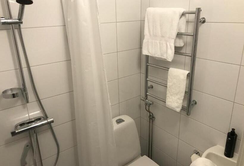 经济房, Ewa & Maude Hotel Aston Villa